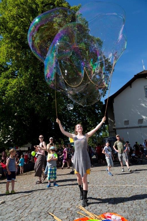 Riesenseifenblasen-Show mit Clara © Dietmar Mathis