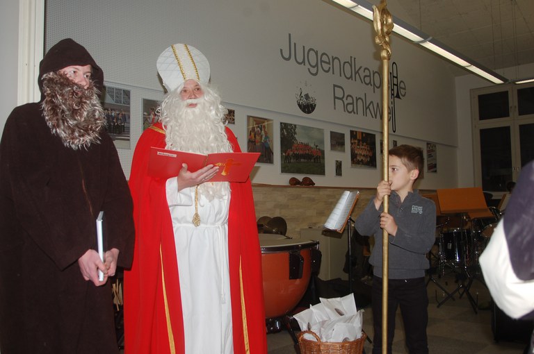 Nikolaus bei der Jugendkapelle