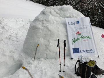 ERASMUS+ "Jugend in Aktion": Schneeschuhwanderung mit Iglu-Bau