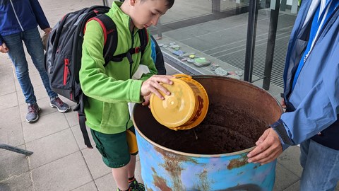 Kompostieren mit Schülern