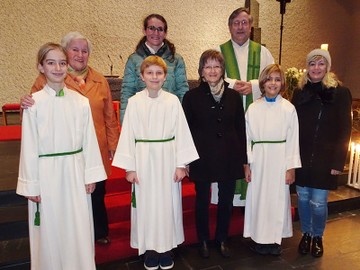 Neueinkleidung der Ministranten in der St. Josef-Kirche