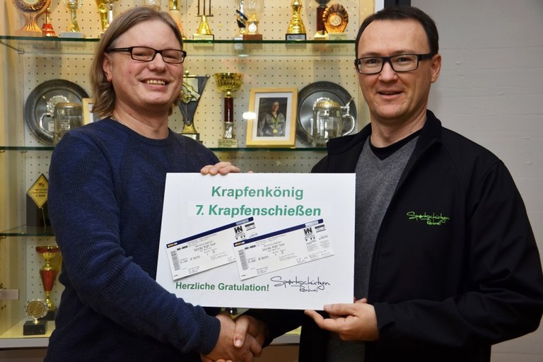 Krapfenkönig 2019 Zeljko Posavec mit Obmann Stefan Abbrederis